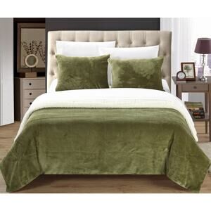 Chic Home Evie NWT Super Soft Green 2 Piece Reversible Twin XL Blanket & 1 Sham